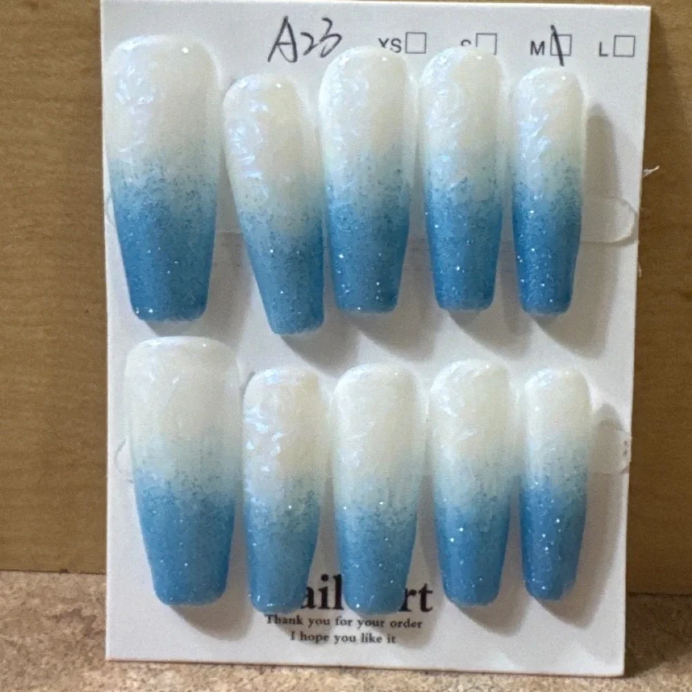 White And Blue Ombré Coffin Press‎ On Nails
